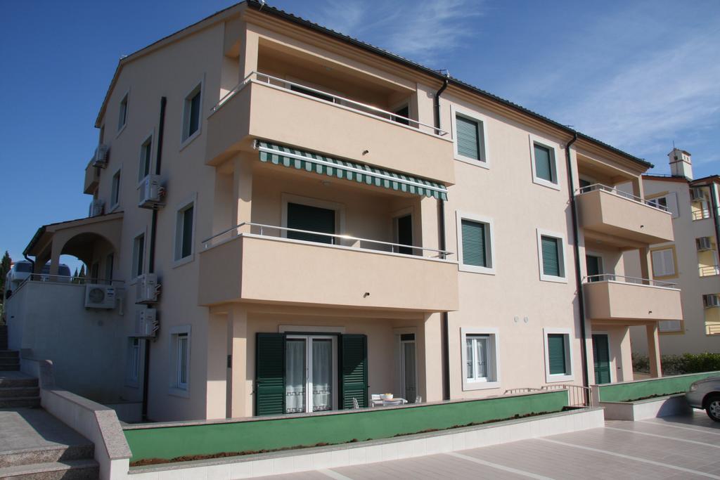 Apartment Anethum Premantura Exterior photo